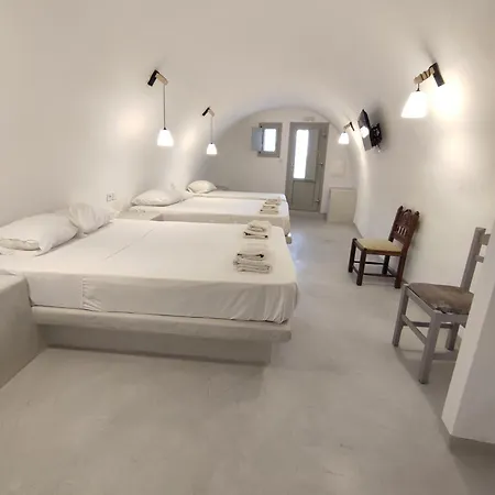 Magic Caves Rooms- Center Fira (Santorini)
